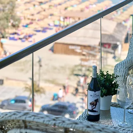 Brooklyn And Pool - Parking