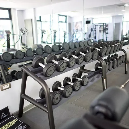 Brooklyn And Pool - Parking מאמאיה