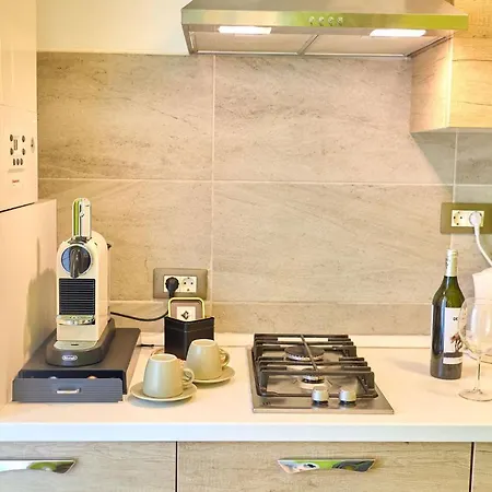 Brooklyn And Pool - Parking