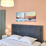 Brooklyn And Pool - Parking Apartman