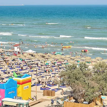 Brooklyn And Pool - Parking * Mamaia