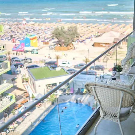 Brooklyn And Pool - Parking