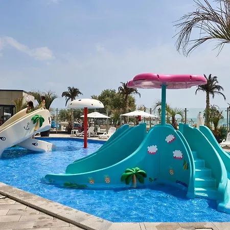 Brooklyn And Pool - Parking * Mamaia