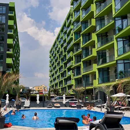 Brooklyn And Pool - Parking Mamaia
